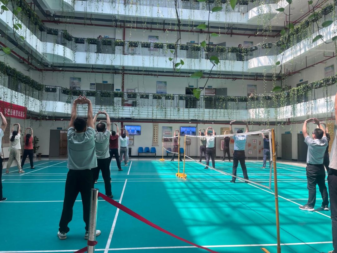 在八段锦的一招一式中舒展筋骨