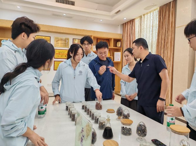 切实推动青年学子“把论文写在八闽大地